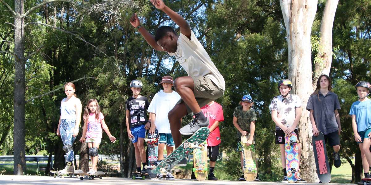Grommets flip at gnarly Inverell Skate League event New England Times