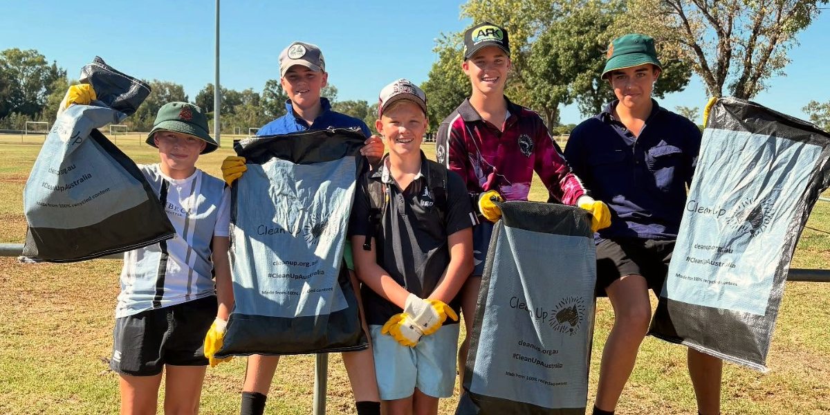 New England does their bit to Clean Up Australia